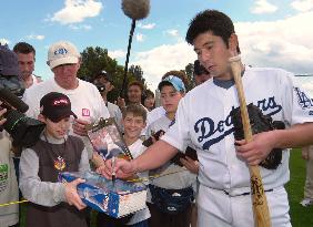 Nomo starts spring training